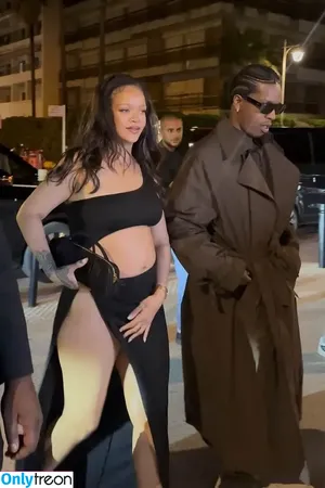 Rihanna / badgalriri nude photo #4574