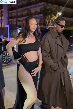 Rihanna / badgalriri nude photo #4575