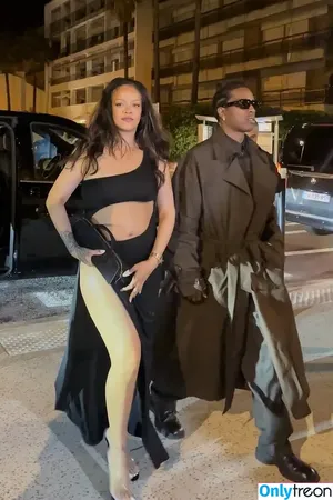 Rihanna / badgalriri nude photo #4577