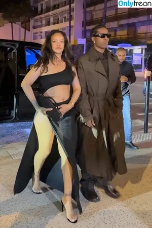Rihanna / badgalriri nude photo #4579