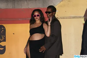Rihanna / badgalriri nude photo #4583