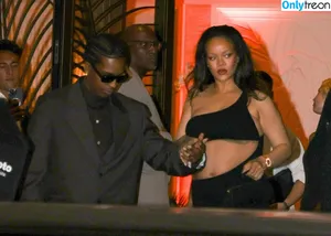 Rihanna / badgalriri nude photo #4586