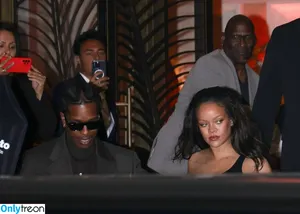 Rihanna / badgalriri nude photo #4588