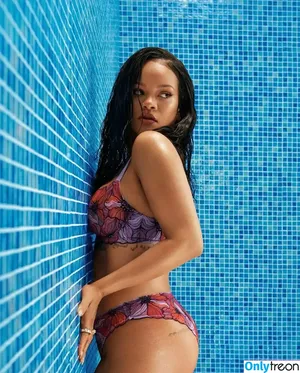 Rihanna / badgalriri nude photo #4608