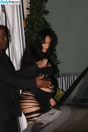 Rihanna / badgalriri nude photo #4613