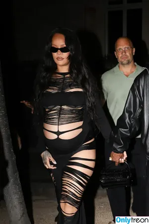 Rihanna / badgalriri nude photo #4615