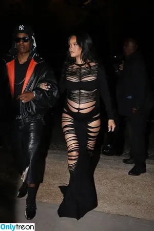 Rihanna / badgalriri nude photo #4618