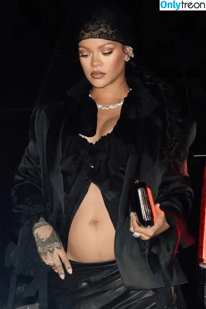 Rihanna nude photo #4561 (badgalriri)