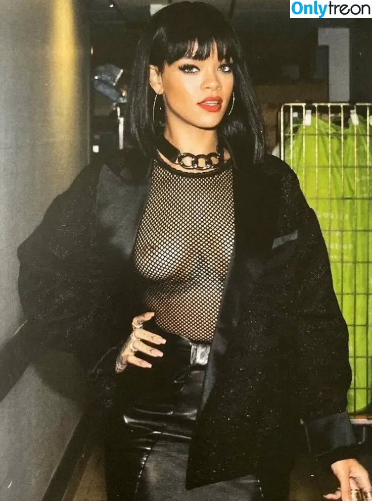 Rihanna nude photo #4564 (badgalriri)