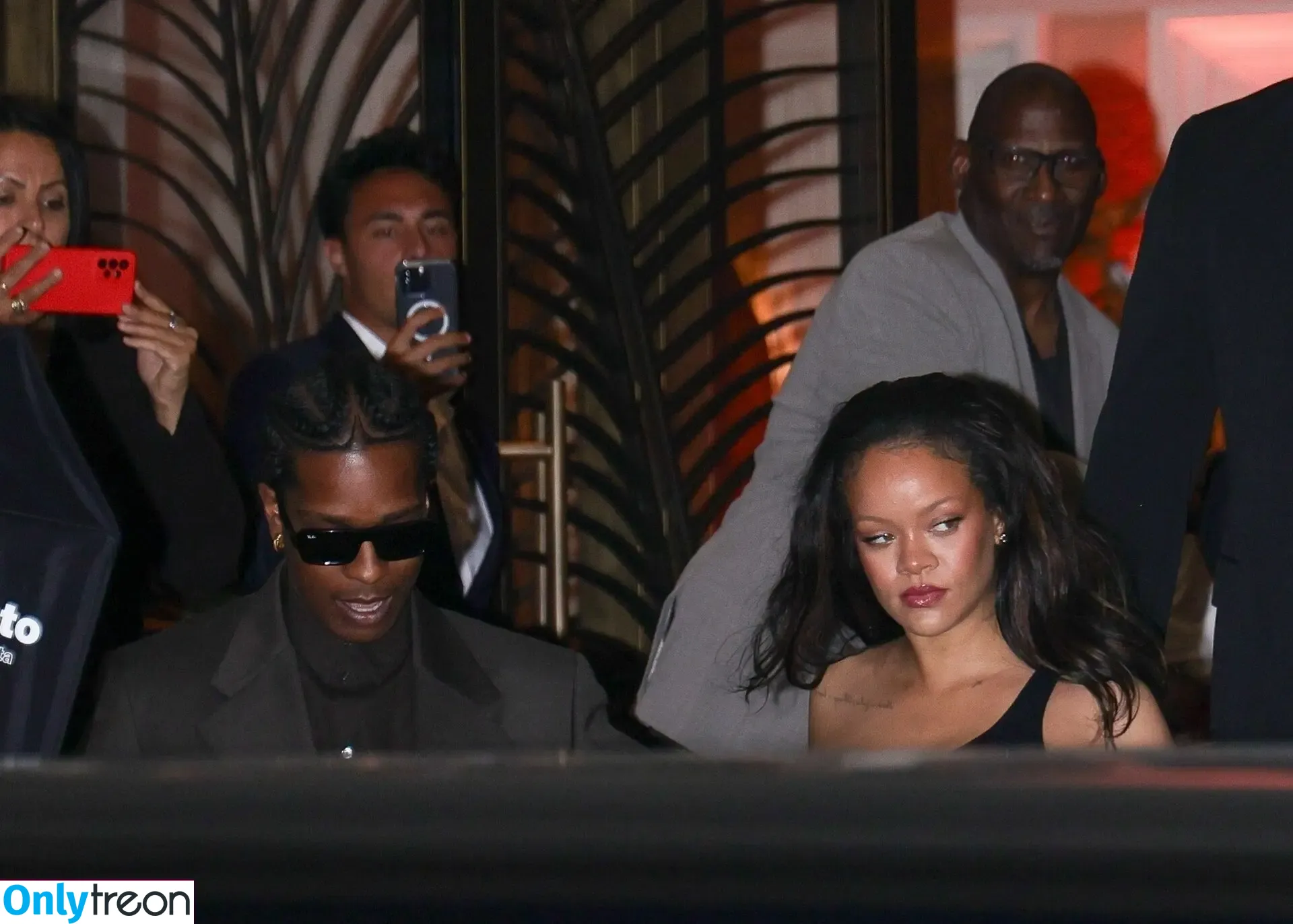 Rihanna nude photo #4588 (badgalriri)