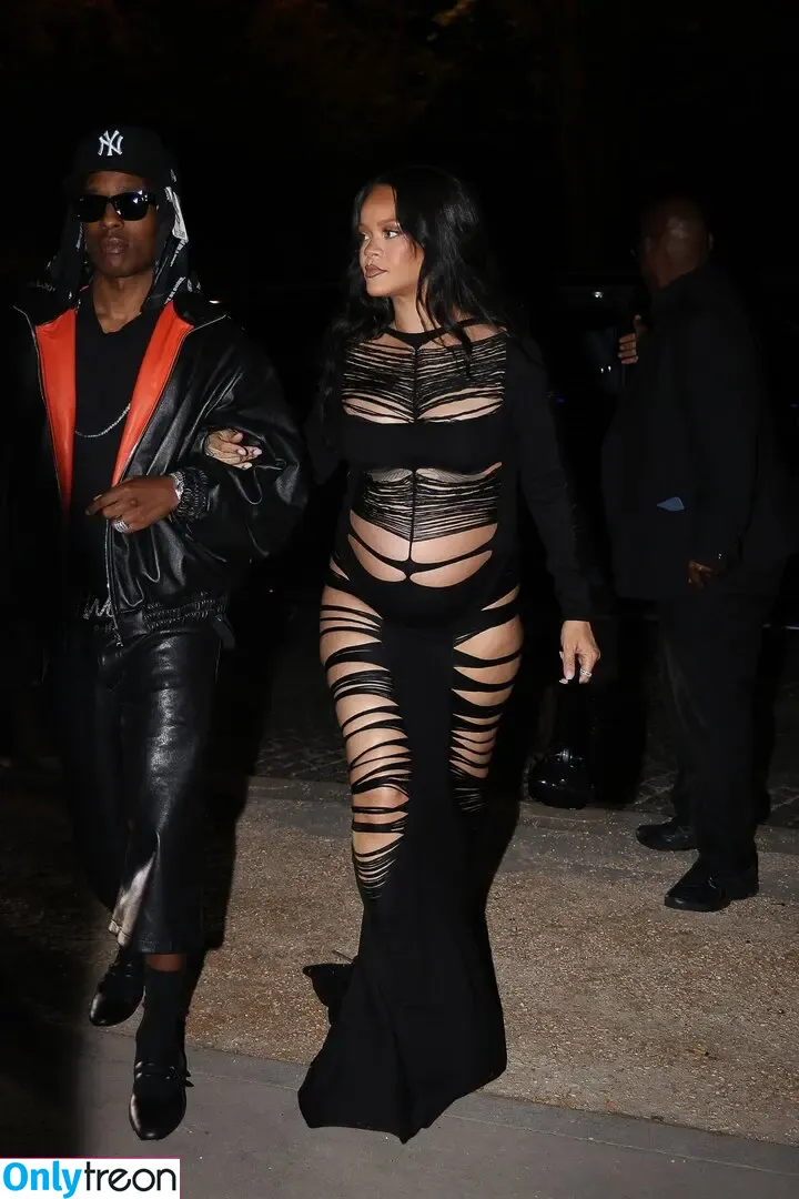 Rihanna nude photo #4618 (badgalriri)