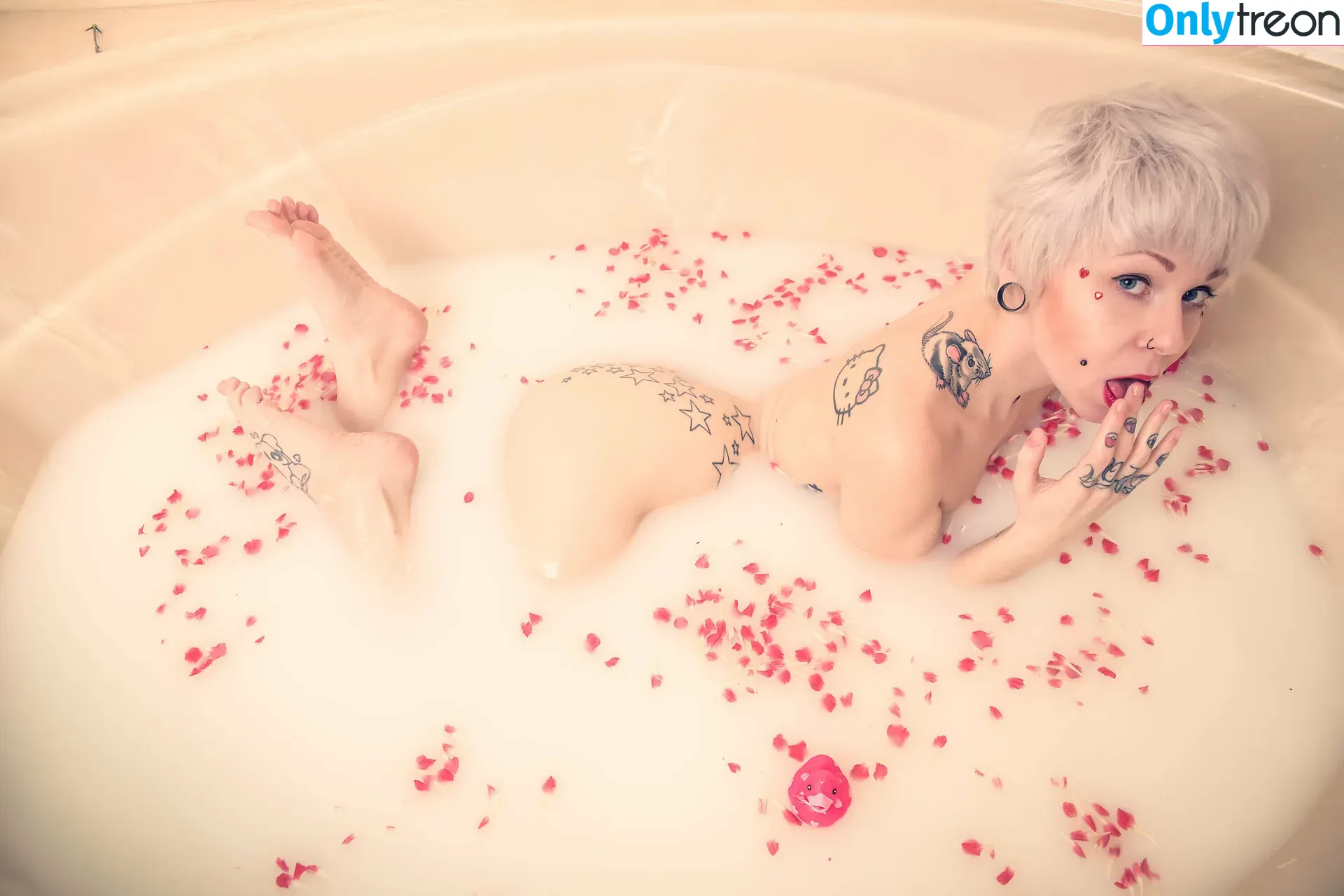 Riini nude photo #0092 (RIINI__)