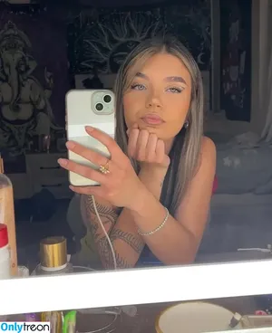 riley.castro / rileyy.castroo nude photo #0002