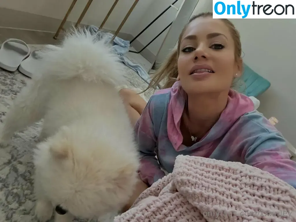 Riley Steele nude photo #1358 (rileyxinsta / xxxRiley)