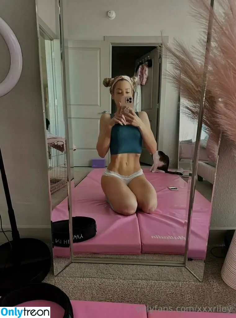 Riley Steele nude photo #1377 (rileyxinsta / xxxRiley)