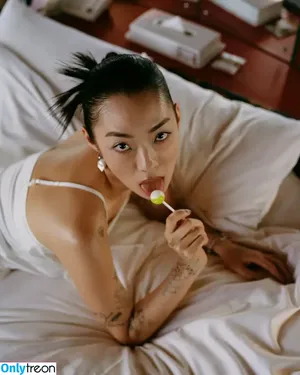 Rina Sawayama / rinasonline / soyjotaeme nude photo #0130