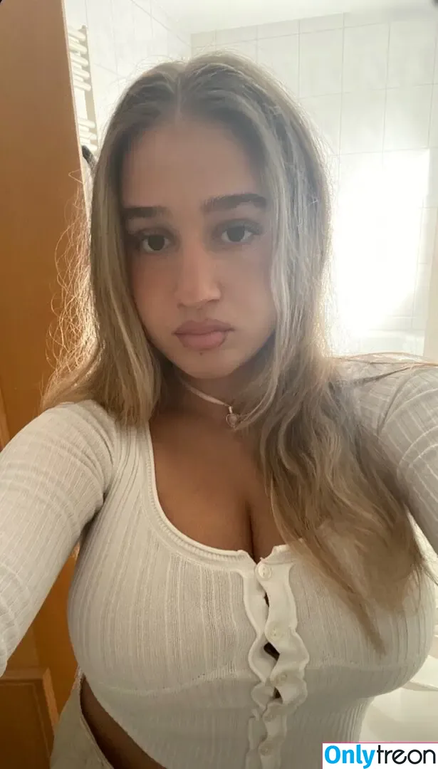Rina nude photo #0499 (momorina / rinajvlog)