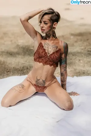 Rissvil / Iris Villela nude photo #0023