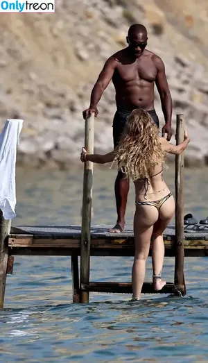 Rita Ora / ritaora / ritaoraeu nude photo #5192