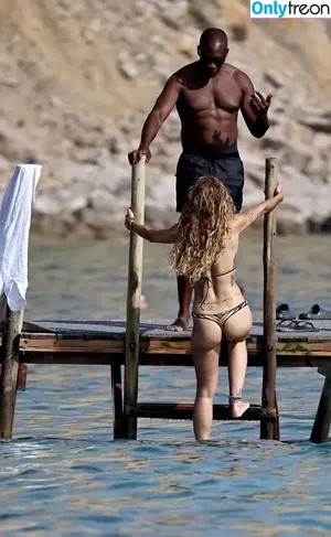 Rita Ora / ritaora / ritaoraeu nude photo #5199