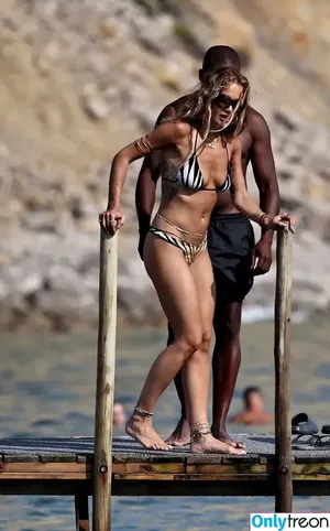 Rita Ora / ritaora / ritaoraeu nude photo #5208
