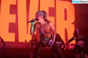 Rita Ora / ritaora / ritaoraeu nude photo #5264