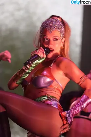Rita Ora / ritaora / ritaoraeu nude photo #5278