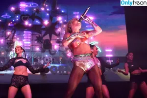 Rita Ora / ritaora / ritaoraeu nude photo #5284