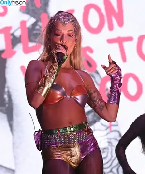 Rita Ora / ritaora / ritaoraeu nude photo #5324