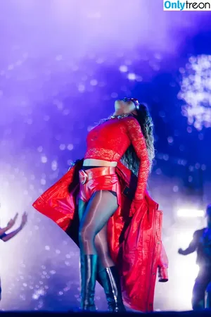 Rita Ora / ritaora / ritaoraeu nude photo #5416
