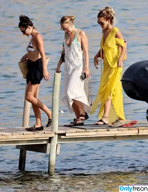 Rita Ora / ritaora / ritaoraeu nude photo #5458