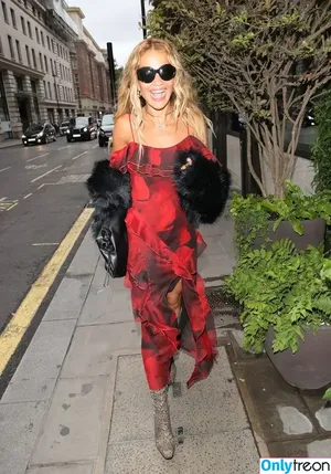 Rita Ora / ritaora / ritaoraeu nude photo #5813