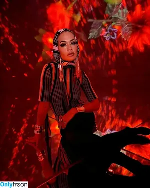 Rita Ora / ritaora / ritaoraeu nude photo #5834