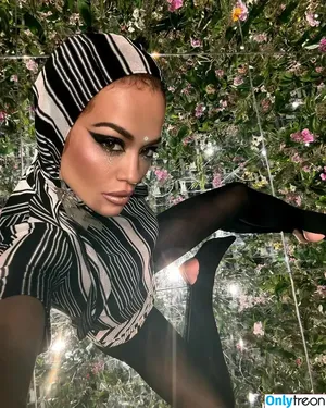 Rita Ora / ritaora / ritaoraeu nude photo #5837