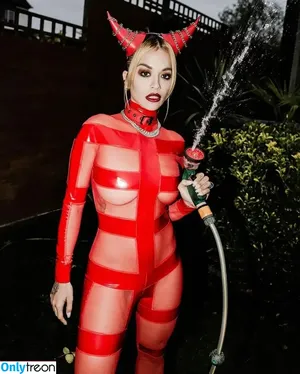 Rita Ora / ritaora / ritaoraeu nude photo #5910