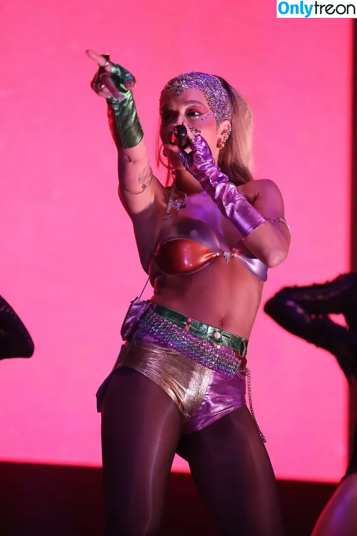 Rita Ora nude photo #5362 (ritaora / ritaoraeu)
