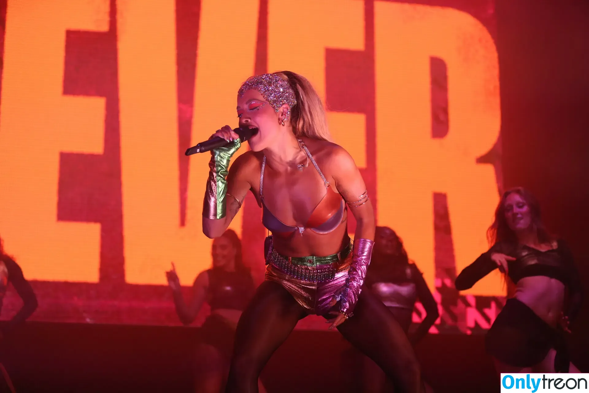 Rita Ora nude photo #5371 (ritaora / ritaoraeu)