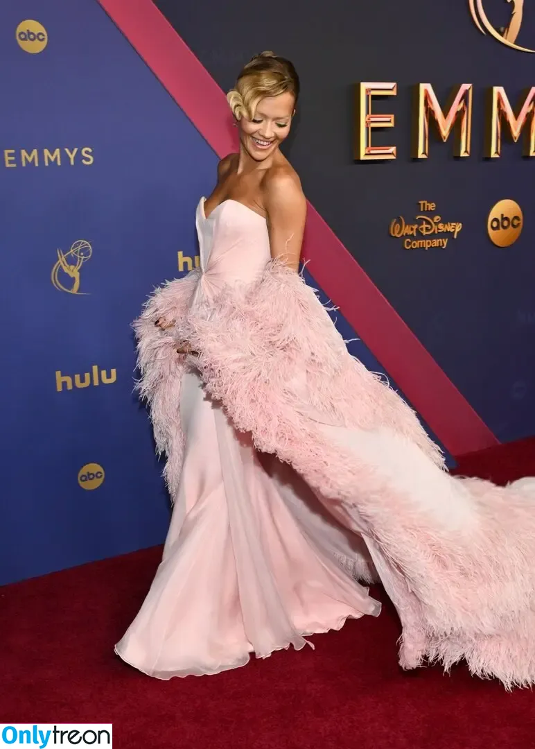 Rita Ora nude photo #5603 (ritaora / ritaoraeu)