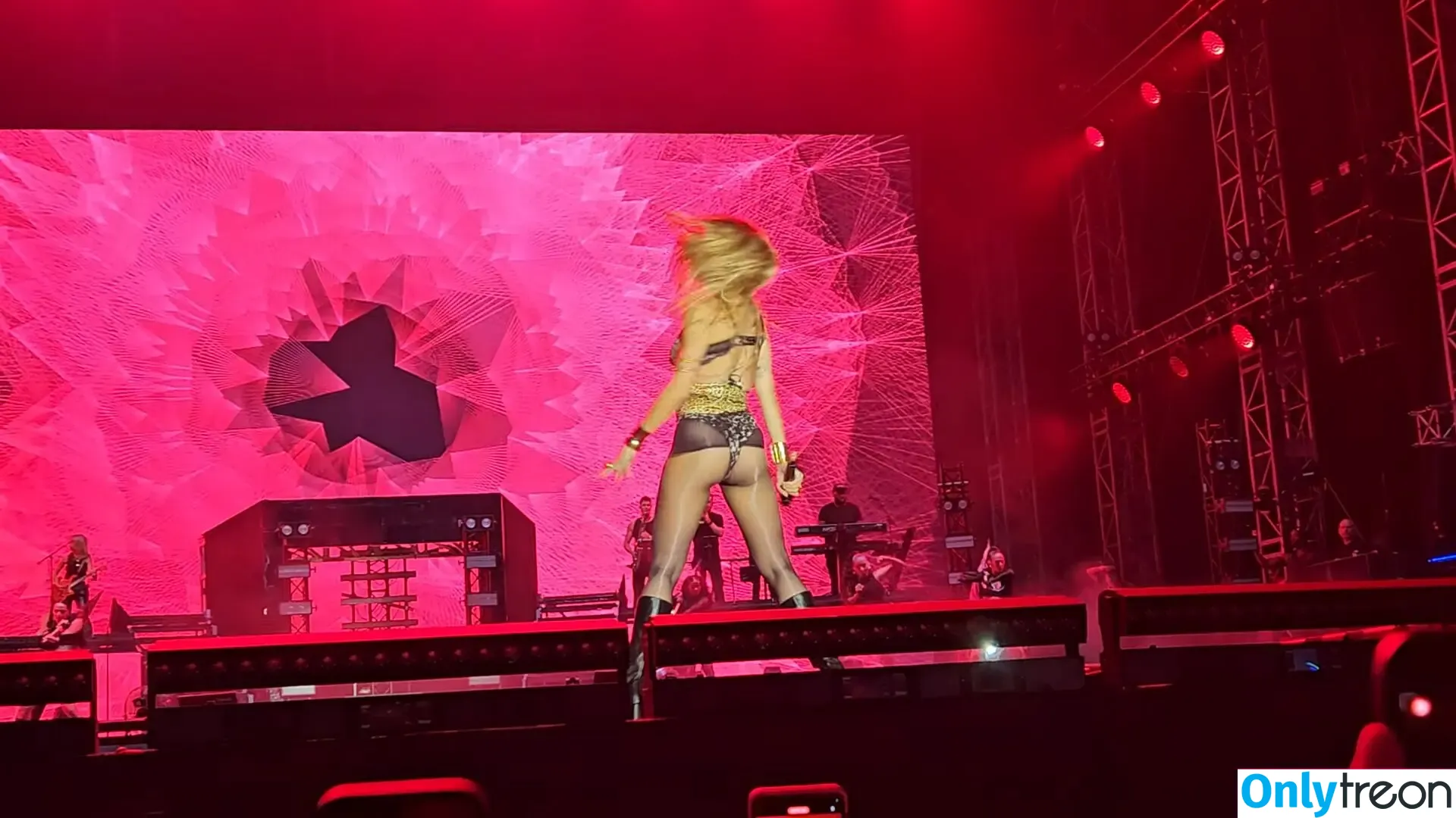 Rita Ora nude photo #5727 (ritaora / ritaoraeu)