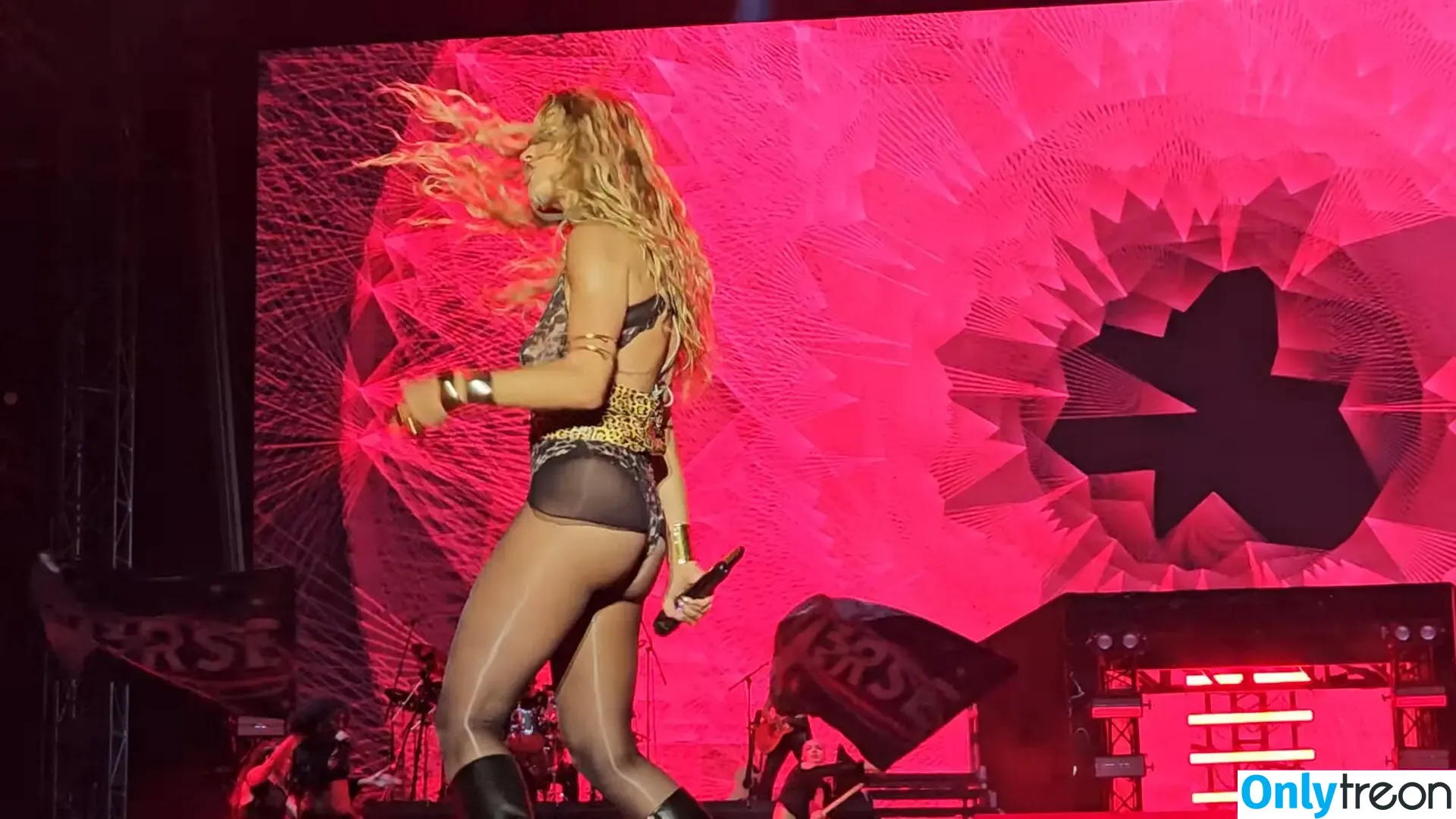 Rita Ora nude photo #5731 (ritaora / ritaoraeu)