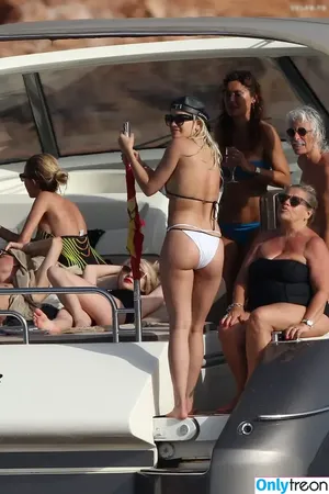 Rita Ora / ritaora / ritaoraeu nude photo #6040