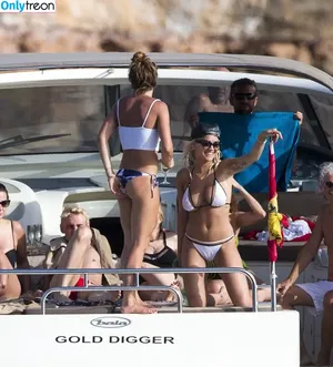 Rita Ora / ritaora / ritaoraeu nude photo #6046