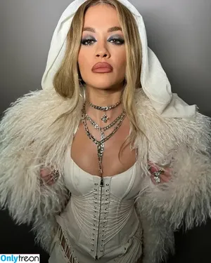Rita Ora / ritaora / ritaoraeu nude photo #6068