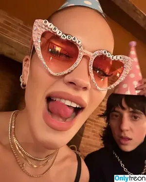 Rita Ora / ritaora / ritaoraeu nude photo #6106