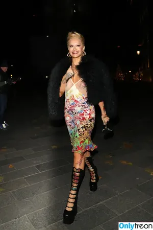 Rita Ora / ritaora / ritaoraeu nude photo #6164
