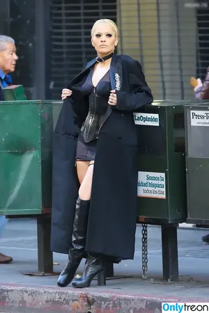 Rita Ora / ritaora / ritaoraeu nude photo #6222