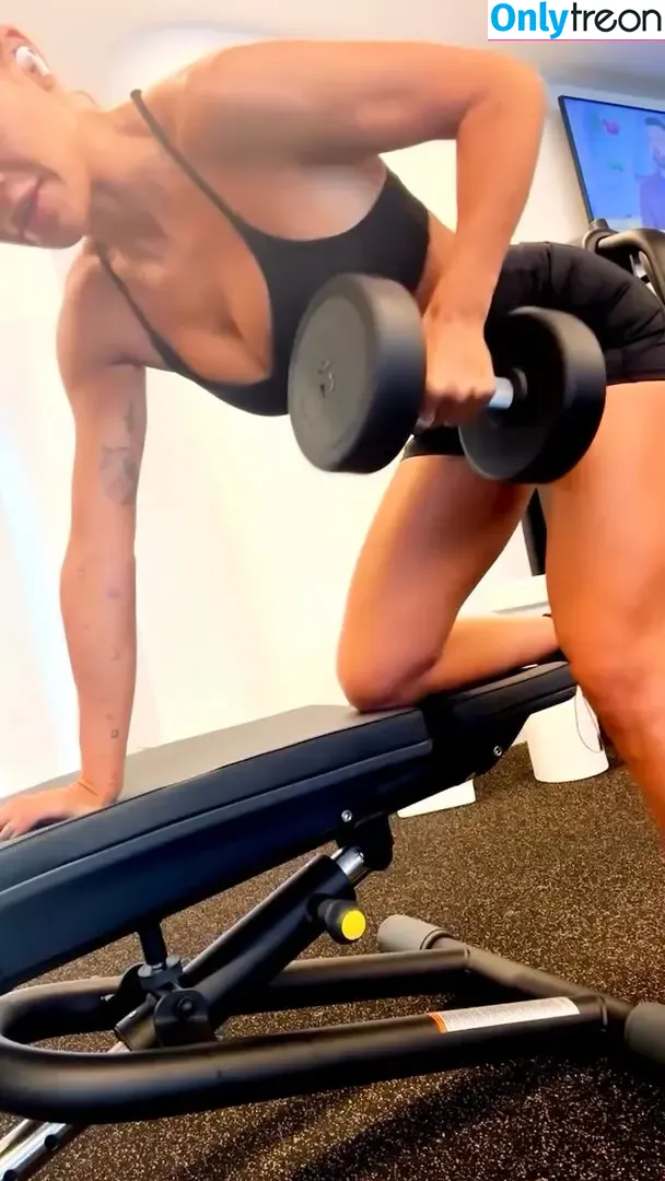Rita Ora nude photo #6339 (ritaora / ritaoraeu)