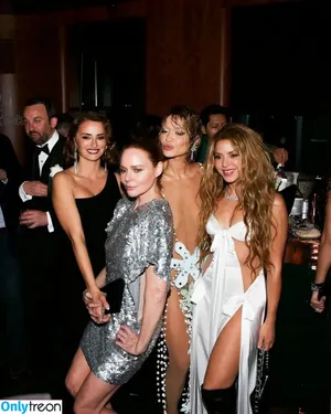 Rita Ora / ritaora / ritaoraeu nude photo #7182