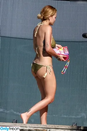 Rita Ora / ritaora / ritaoraeu nude photo #7421