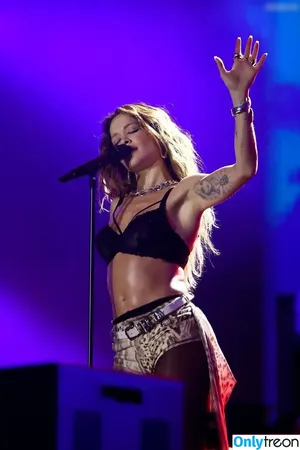 Rita Ora / ritaora / ritaoraeu nude photo #7447